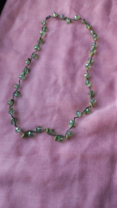 Colar pedras verde claro