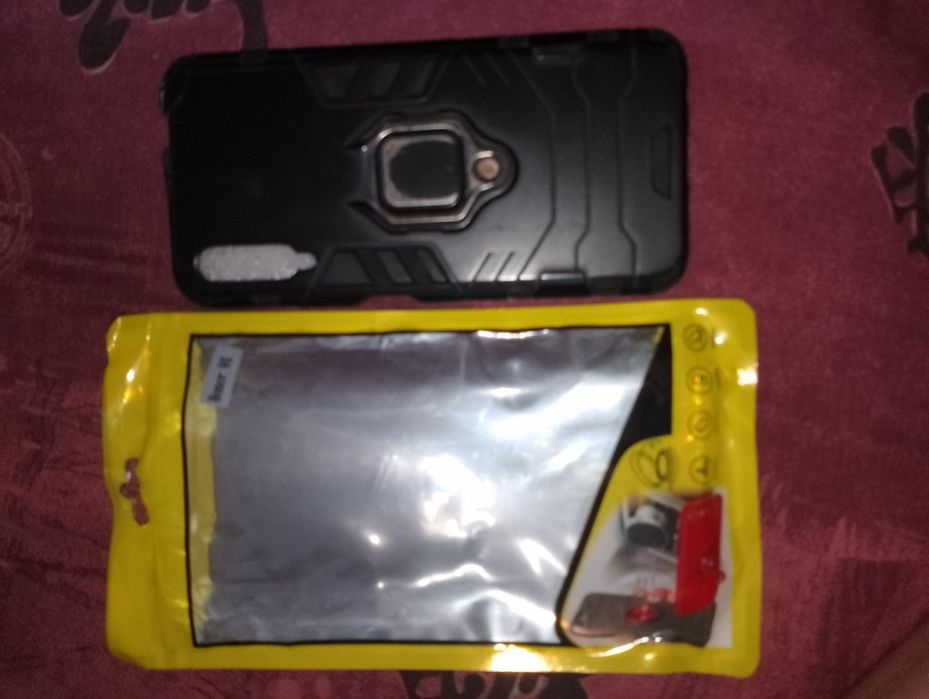 Чехлы на телефон