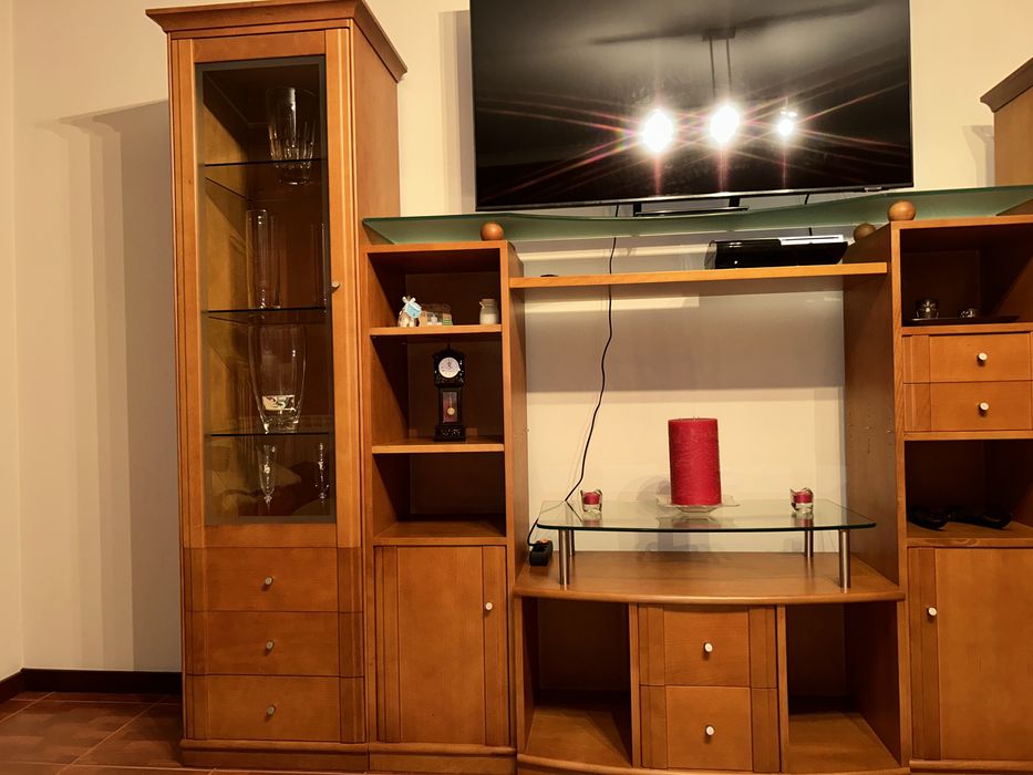 Móvel  TV usado como novo