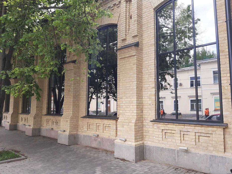 Дзеркальна, сонцезахисна та броне плівка на металопластикові вікна