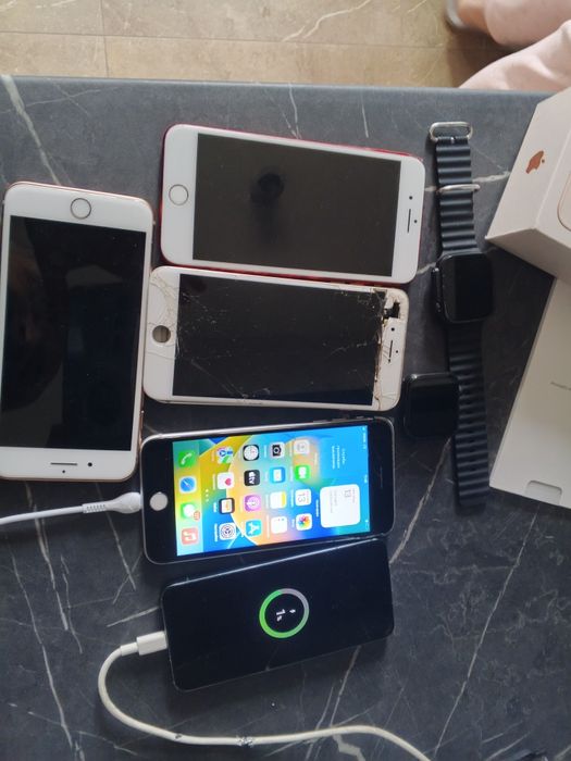 iPhone 8 plus i Samsung s 22  и часыi час 2 шт