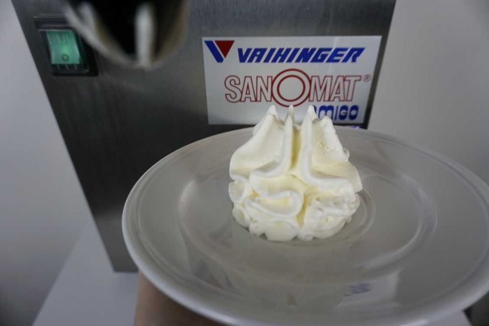 Automat Maszyna Ubijaczka Śmietaniara bitej śmietany Sanomat Amigo 1,5