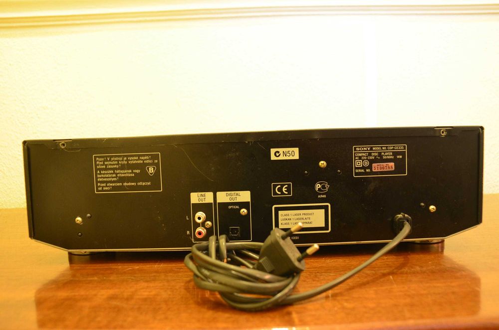 Leitor de CD's Sony CDP- CE 335