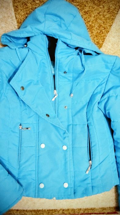 Продам женскую куртку