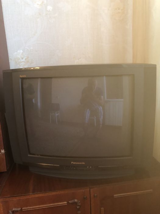 Продам телевизор с пультом рабочий.