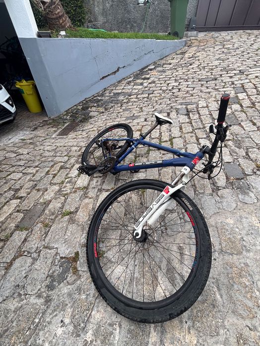 Bicicleta berg azul
