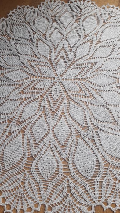 Serweta biała okrągła szydełkowa rękodzieło o śred.65 cm