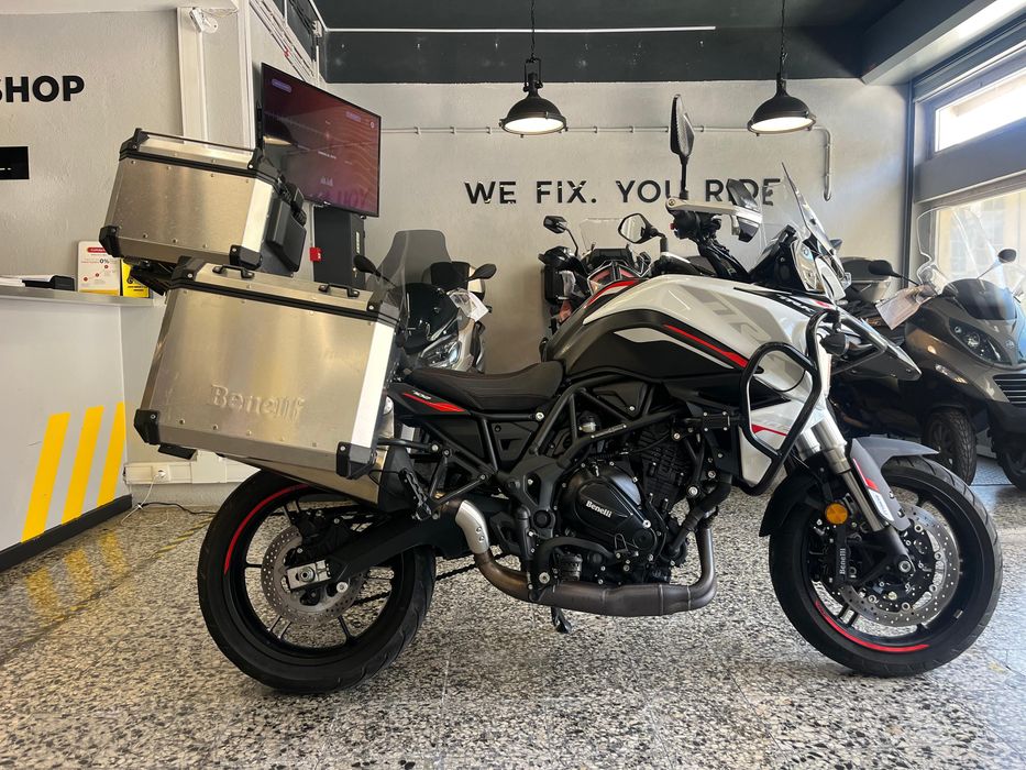 Benelli TRK 702 de 2023 em Óptimo estado Malas Crash Bars Faróis Auxiliares