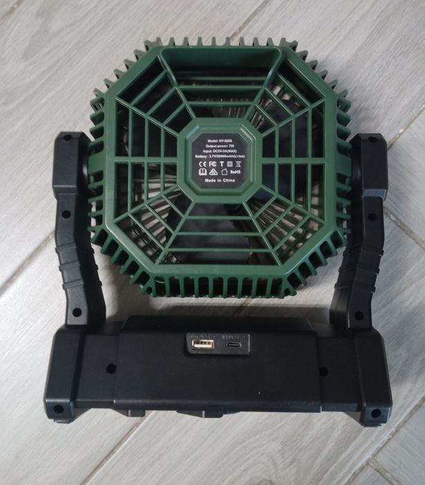 Wentylator kempingowy z latarnią LED