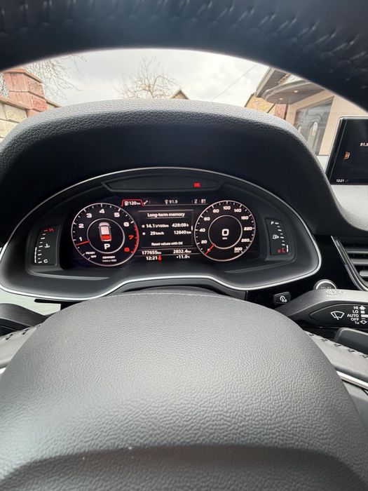 Автомобіль Ауді Q7