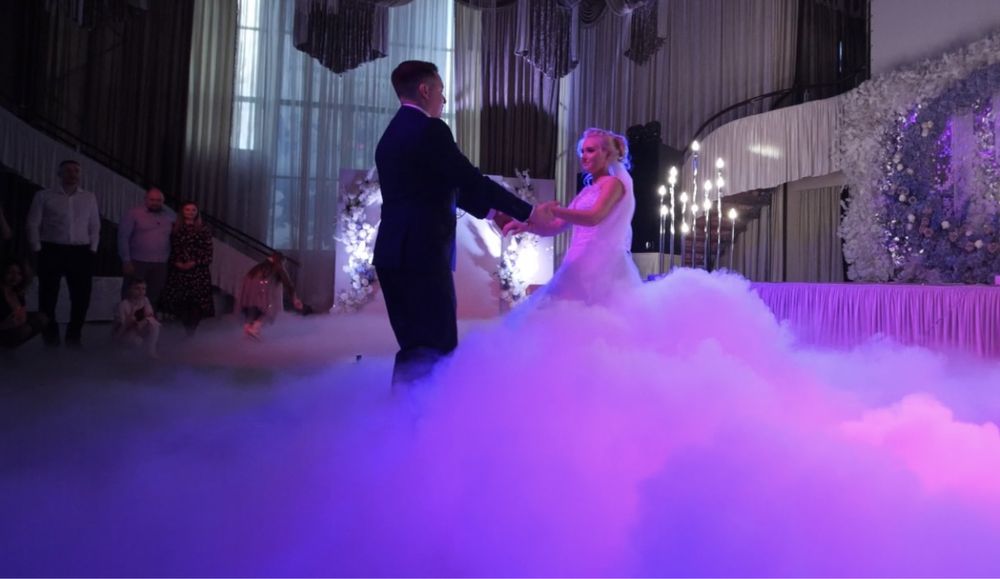 Тяжелый дым. Холодные фонтаны. Важкий ,низкий дым на свадьбу.