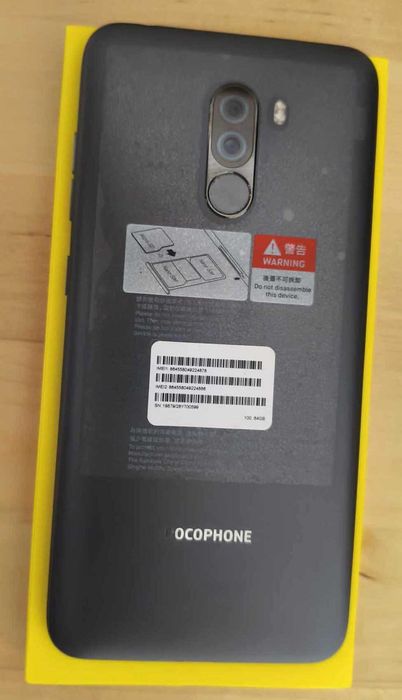 Poccphone F1  - Xiaomi, versão global.