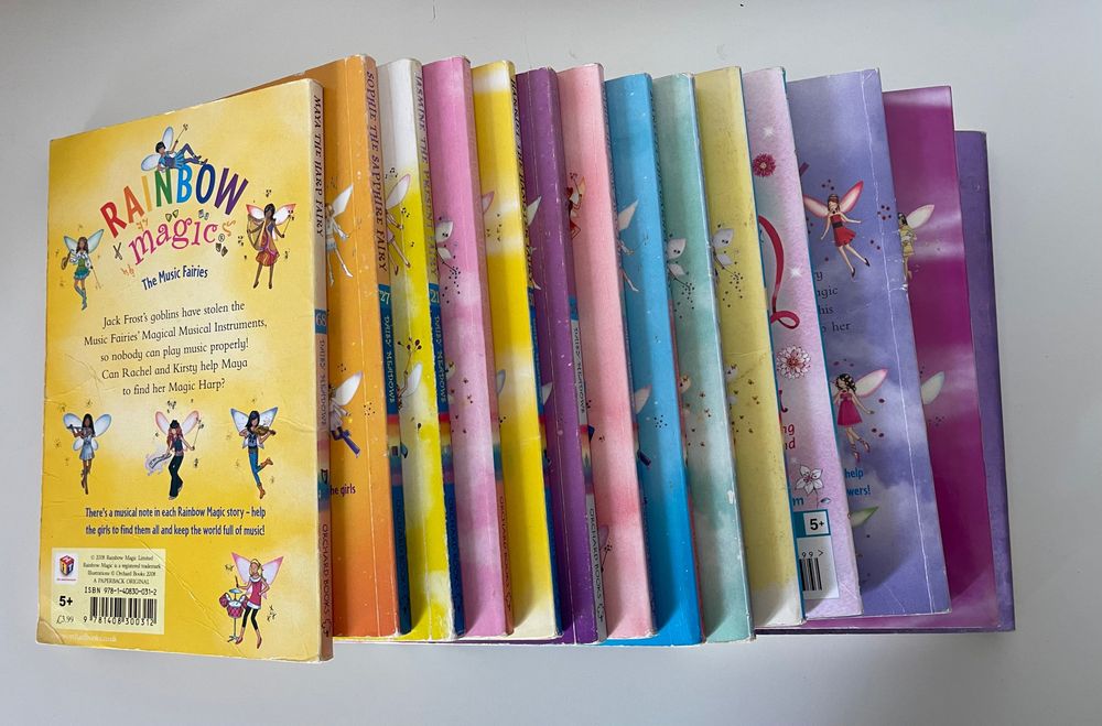 14 livros da série infantil Rainbow Magic em inglês