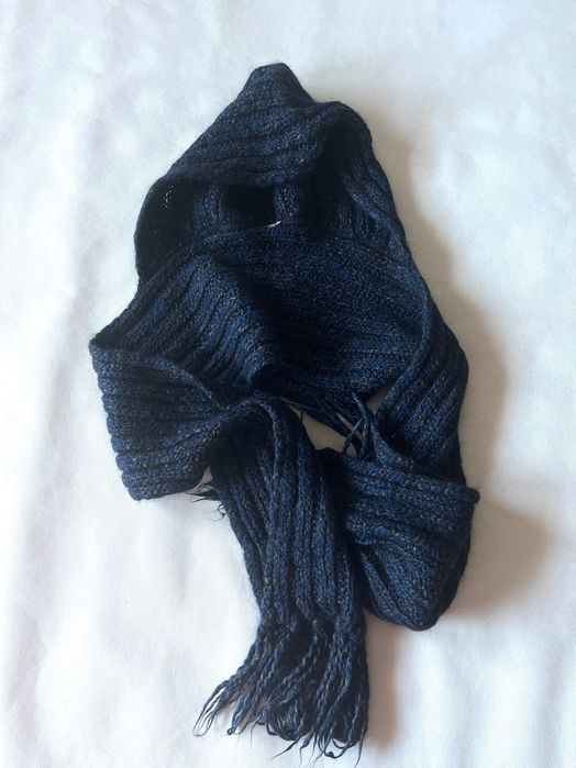 Granatowy szal z kapturem szalik