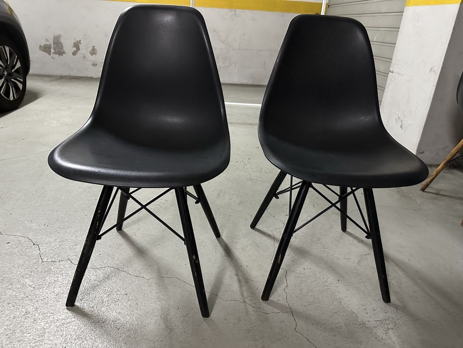 12 cadeiras ideais para exterior. Valor total 50€. Unidade:7€