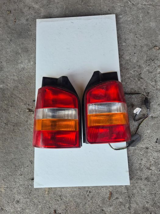 TYLNA LAMPA  PRAWA VW T5
