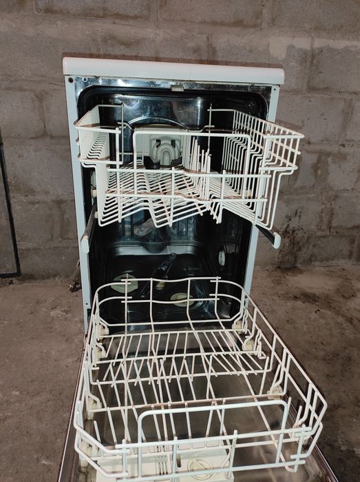 Посудомийна машинка Candy CSF 4590