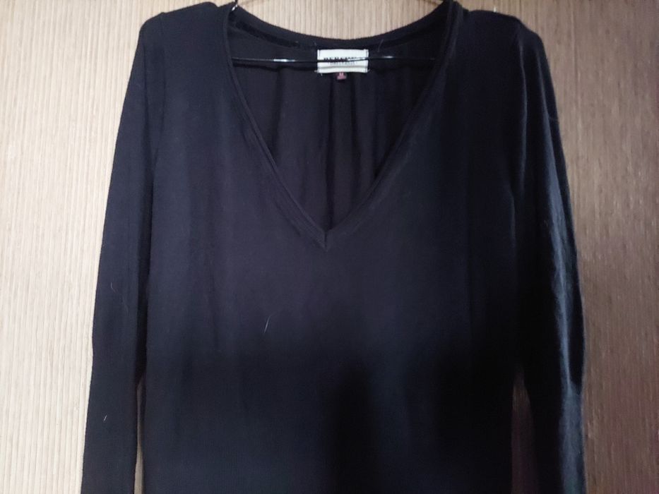 Bershka | sweter cienki dzianinowy | czarny | czerń | dekolt V