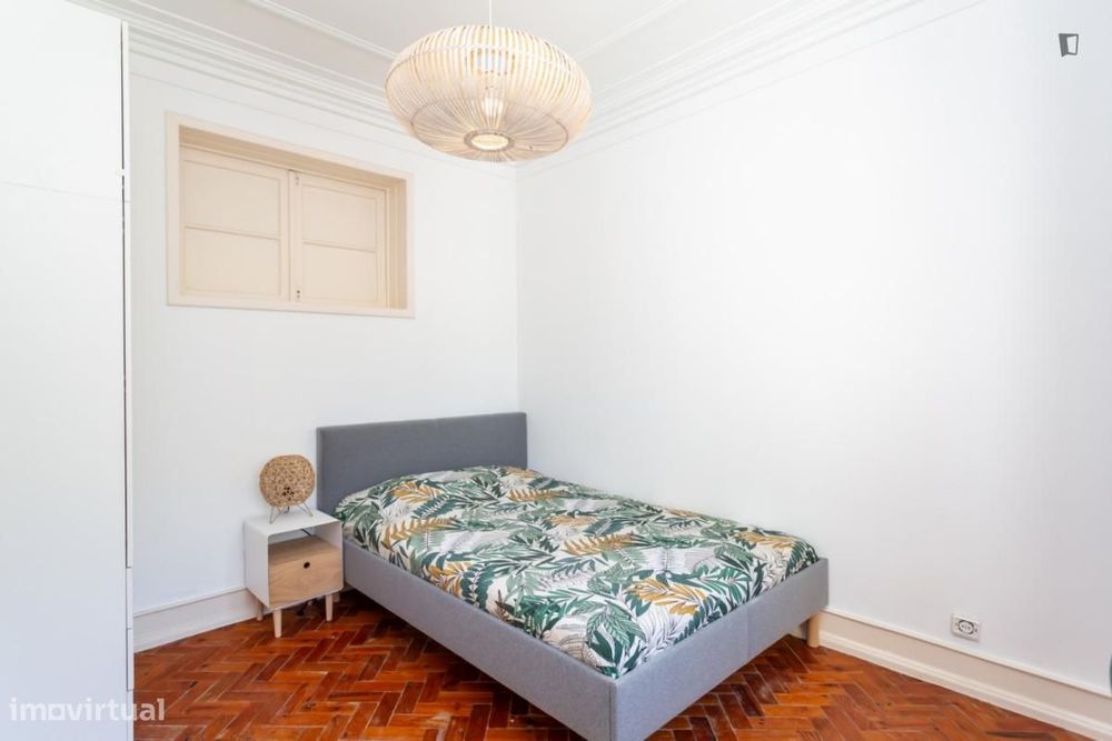 Quarto - localizado em Arroios Lisbon
