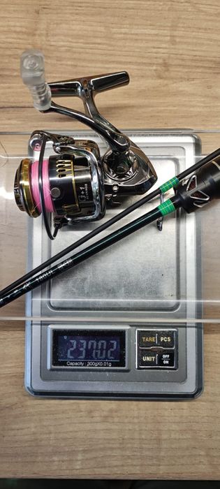 Zestaw Spinning 180 cm, 1-9 gr. i kołowrotek 152 gr.  (nowy)