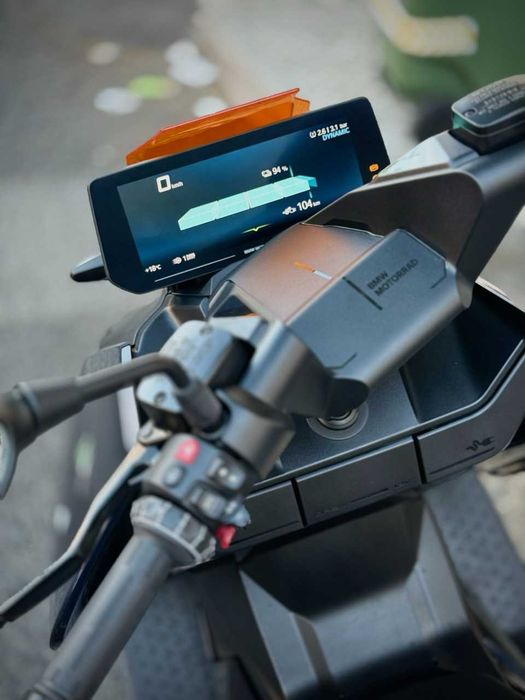 Scooter electrica BMW CE 04 — Apenas 540km