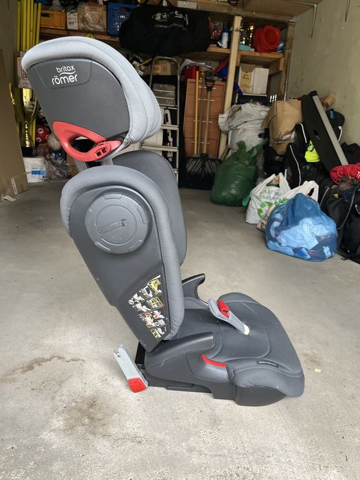 Britax Römer Kidfix III M ISOFIX 15–36 kg (100–150 cm)
