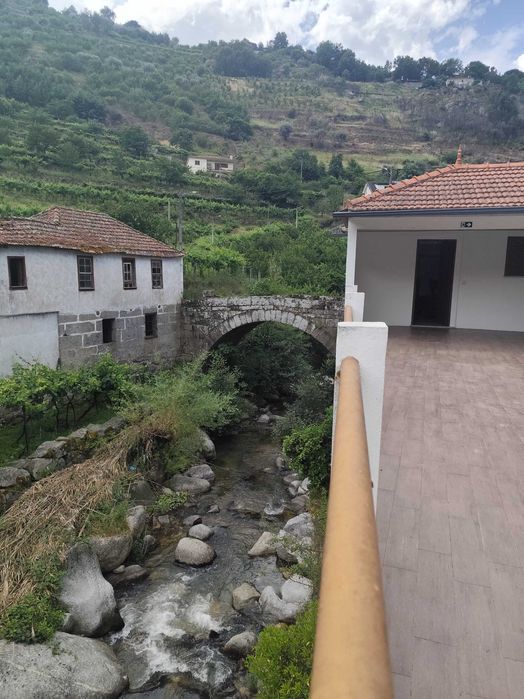 Oportunidade única Casa de campo  t3 com ribeirinho a 2 minutos rio Douro Resende