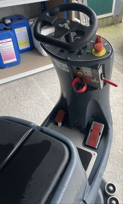 LAVADORA ASPIRADORA A BATERIAS NUMATIC CRL8055