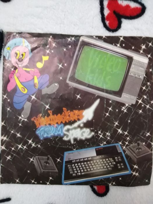 Single vinil woodpecker from space