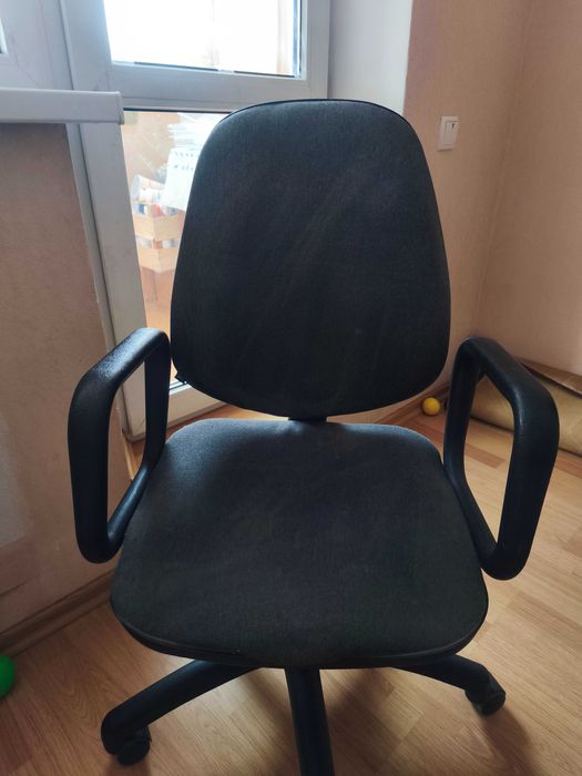 Продам компьютерное кресло.