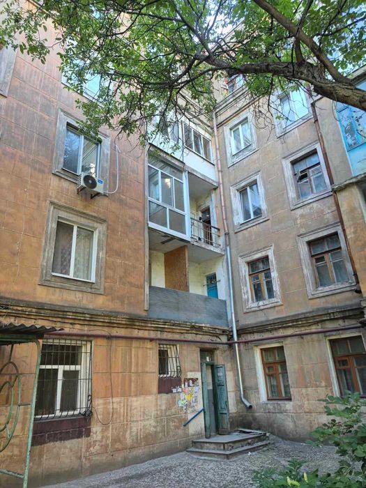 2-к сталинка в центре с АВТОНОМКОЙ • Кухня 14м² • 3 БАЛКОНА!