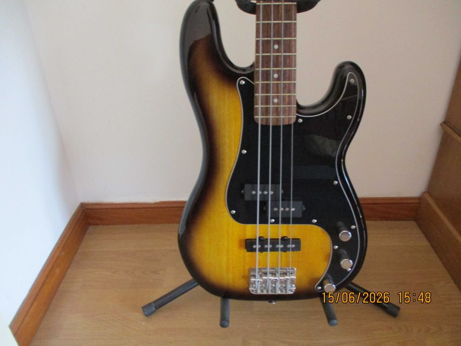 Squier Affinity Precision Bass Sunburst