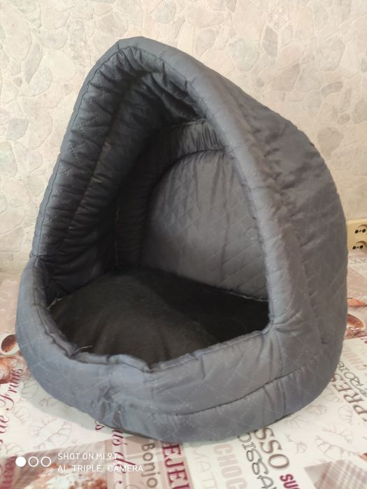 Домик лежанка  для собак б/у