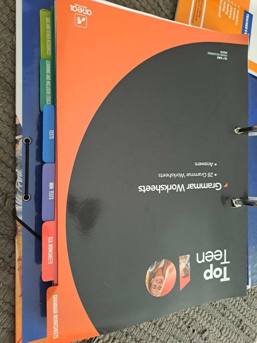 TOP TEEN 10 - Livro do Professor - (Manual, Caderno do Aluno, Fichas, etc) - 2025