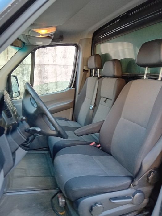VW Crafter 2016 com cortina e plantaforma elevatoria.