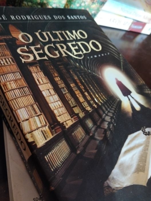Livro  "O Último Segredo", escrito por José Rodrigues dos Santos