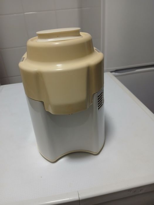 Maquina de fazer sumos e polpas e ainda retira cascas da fruta Molinex