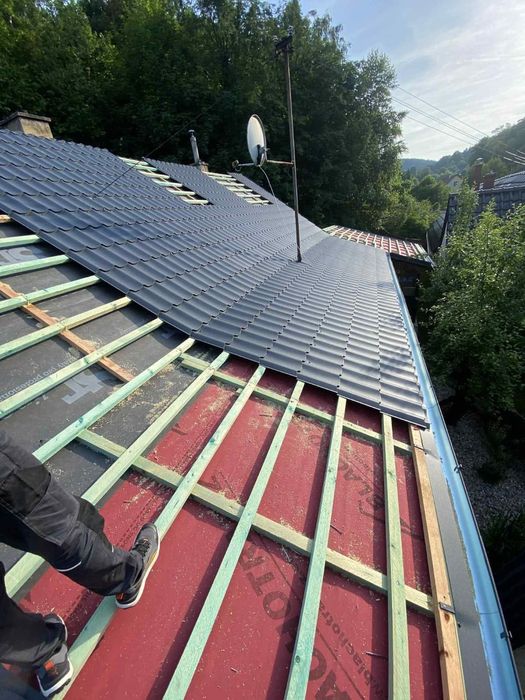 Wykonujemy prace budowlane w zakresie budowy nowych dachów z blachodac