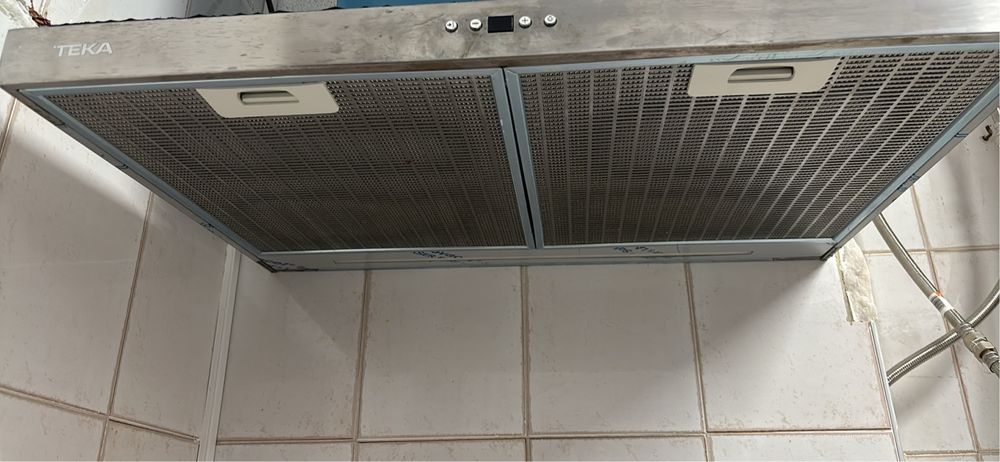 Vendo Exaustor praticamente novo ainda forado com adesivos de compra
