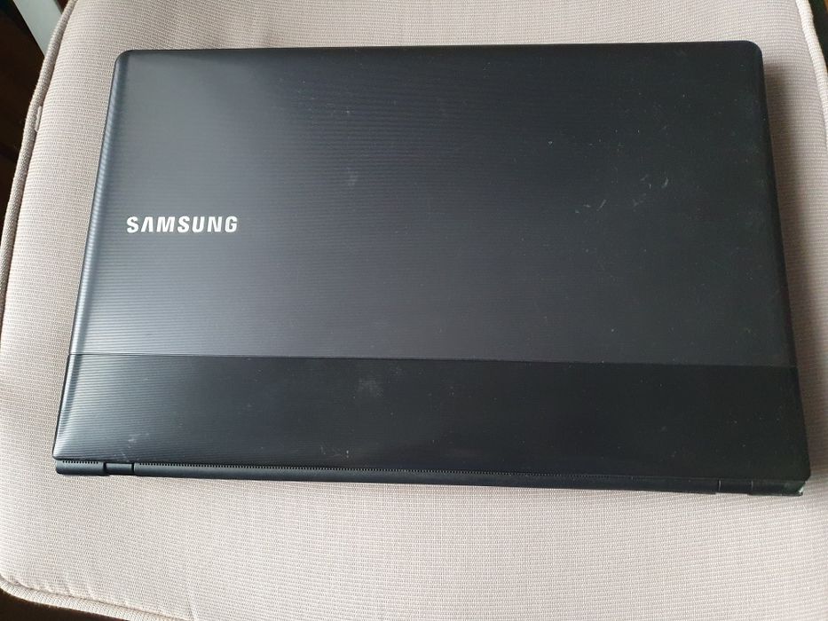 Samsung  NP 300. Core i5.  Grafika NVIDIA GeForce GT 620M.