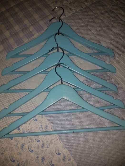 Cabides de criança  em madeira- 0,50€