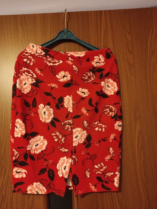 Spódniczka w kwiaty r 40 L