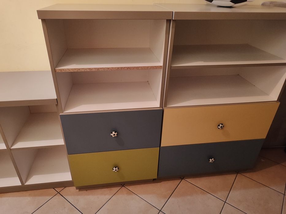 Regały meble z dziecięcego pokoju