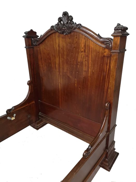 Cama individual estilo romantico. Redução de preço 250€ para 100€