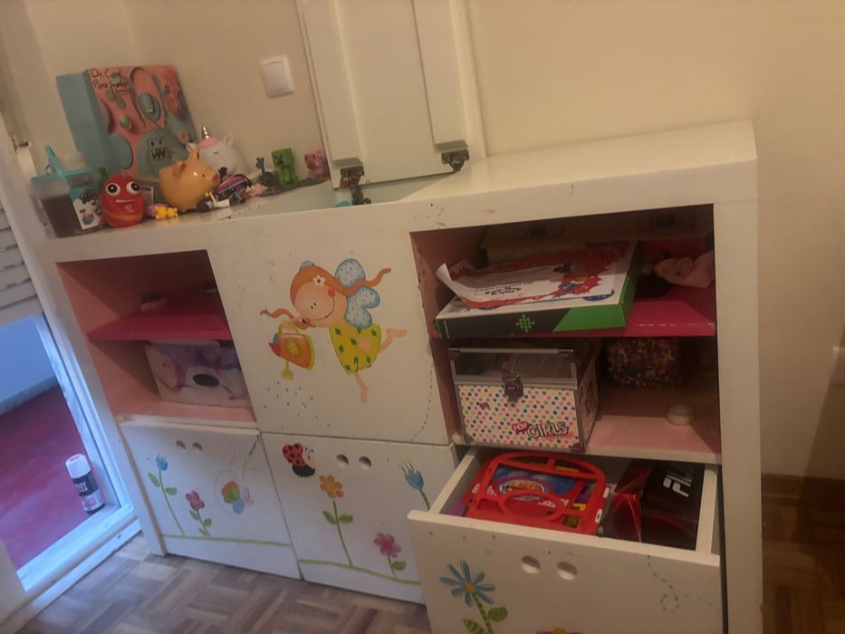 Secretaria e móvel menina