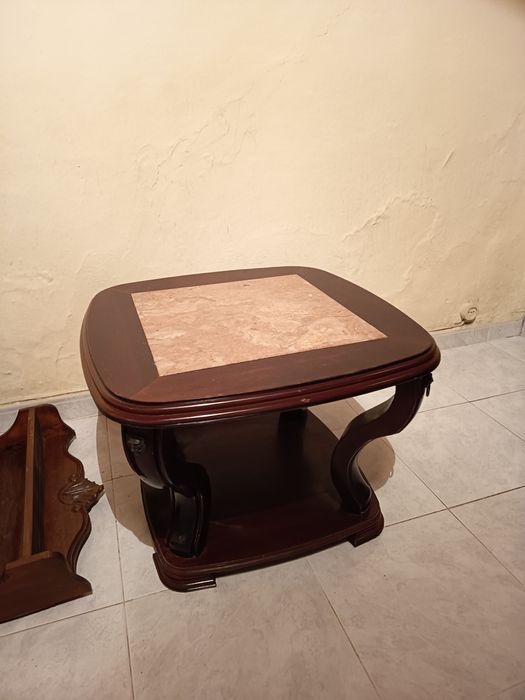 Mesa de sala de estar com pedra