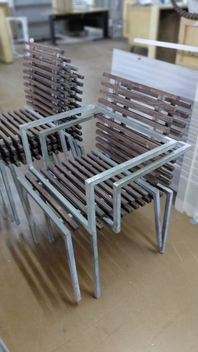 Mesa exterior 170x95x74h (Desmontavel) +4 cadeiras+2 cadeiroes