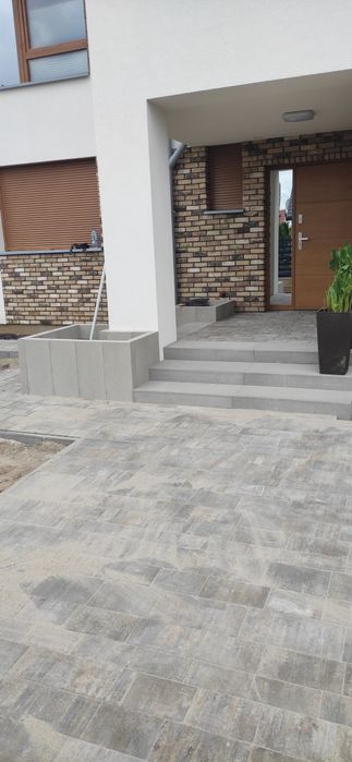 Układanie Kostki Brukowej Solidnie i Profesjonalnie .