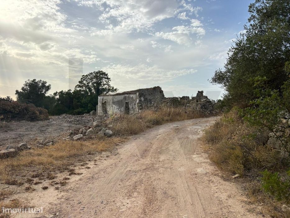 Terreno com Ruina em Charneca de São Faustino - Boliqueime - Loulé