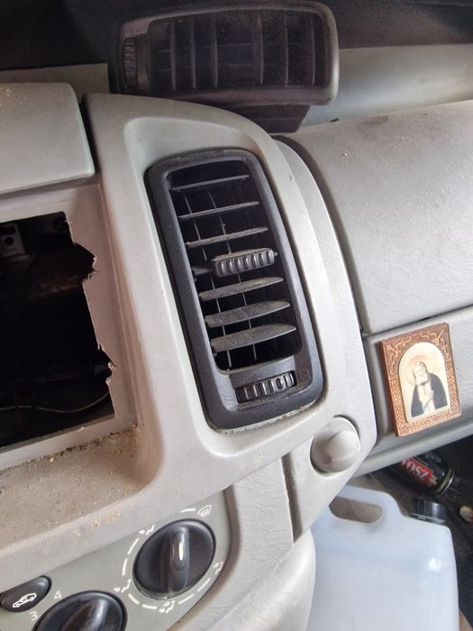 Kratka nawiewu trafic vivaro . Orginal .